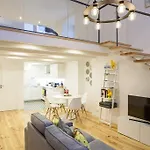 Apartment Iconic Tram Views & Loft Living - Loft In Bica *